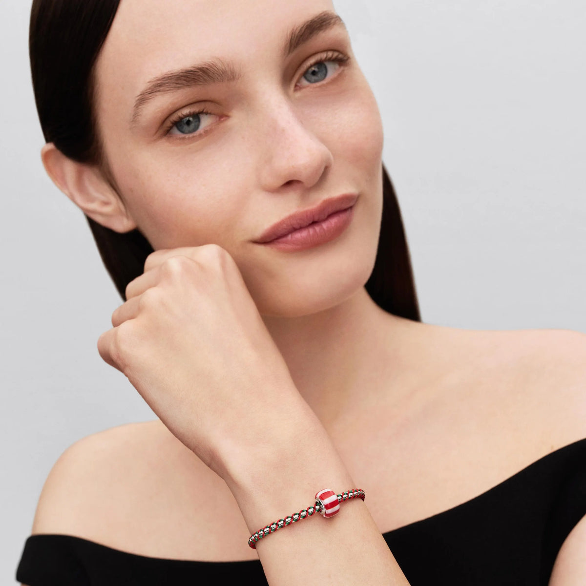 Platinum-plated charm with red and white Murano glass