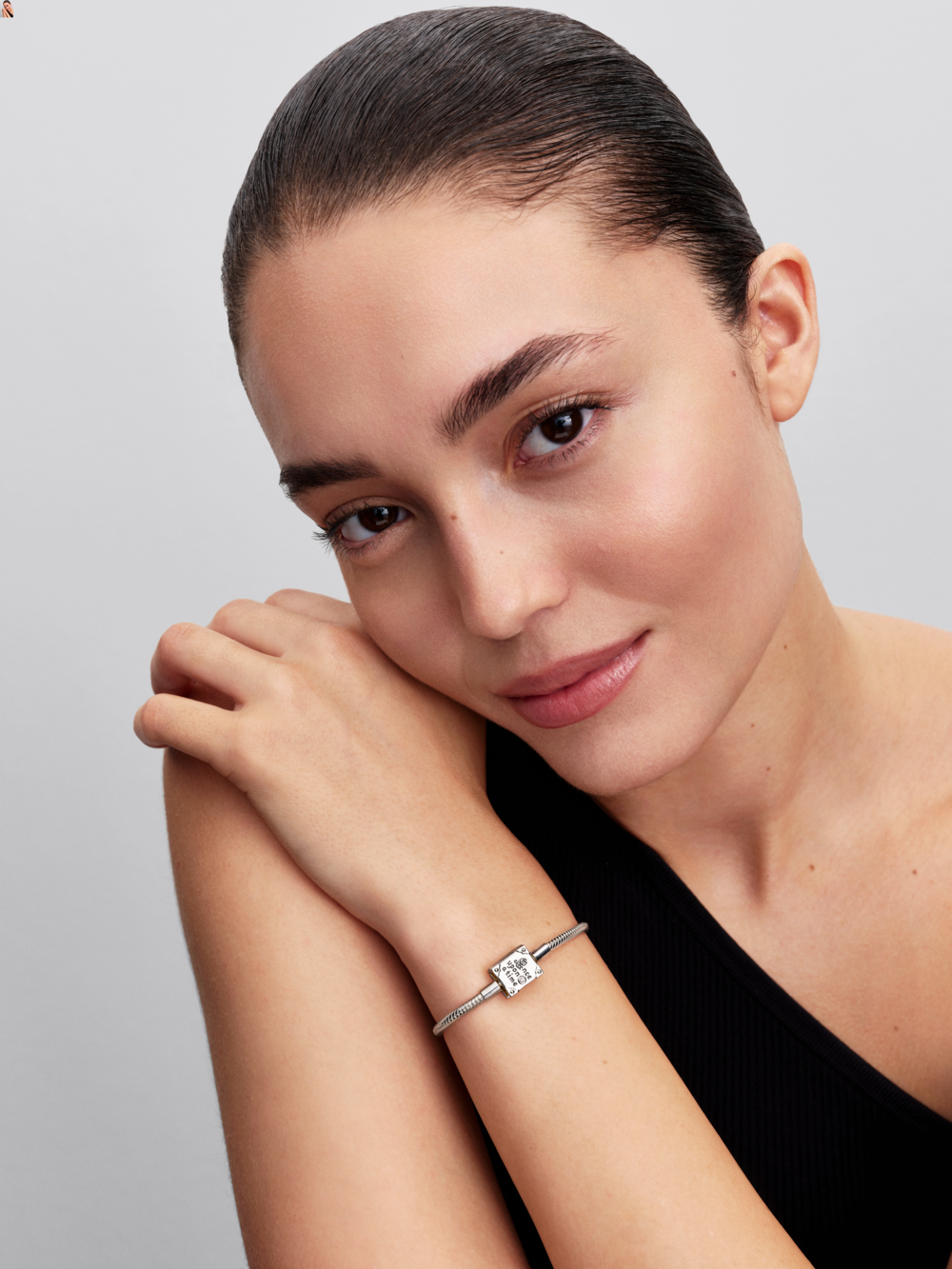 Disney Princess sterling silver and 14k gold-plated bracelet with 0.012 ct TW G-I VS+ round brilliant very good cut lab-grown diamond