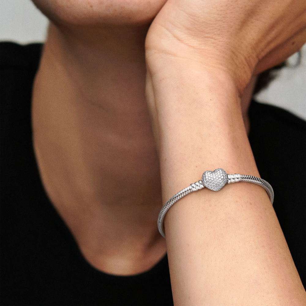 Silver bracelet with heart-shaped clasp and cubic zirconia