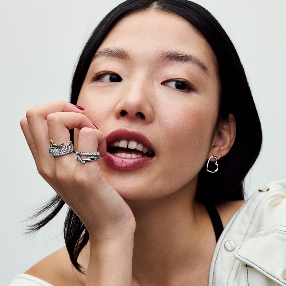 Front-facing Heart Stud Earrings