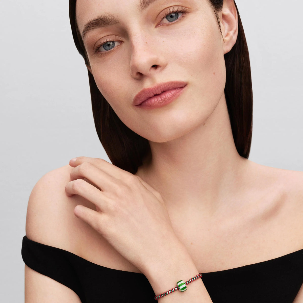 Platinum-plated charm with green and white Murano glass