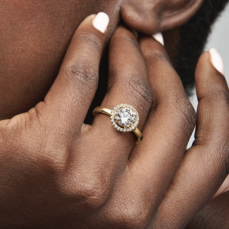 Sparkling Round Halo Ring