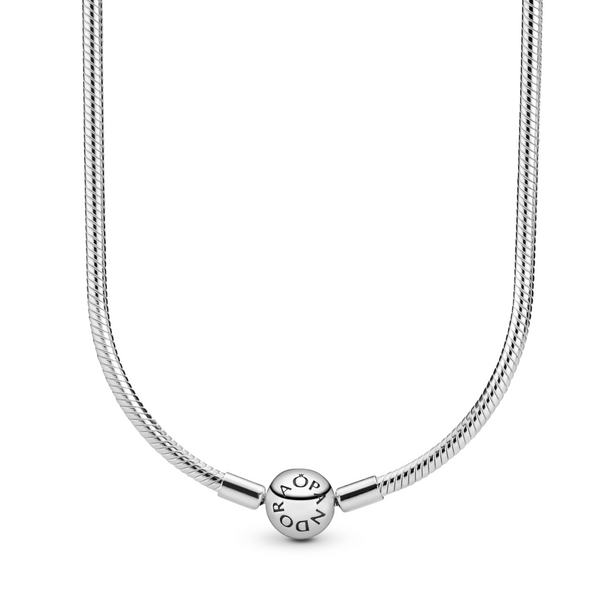 Silver necklace with round clasp