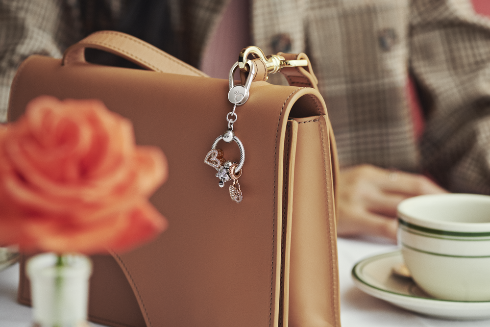 REVIEW: Pandora Moments Small Bag Charm Holder - The Art of Pandora | The  #1 Pandora Blog ♕