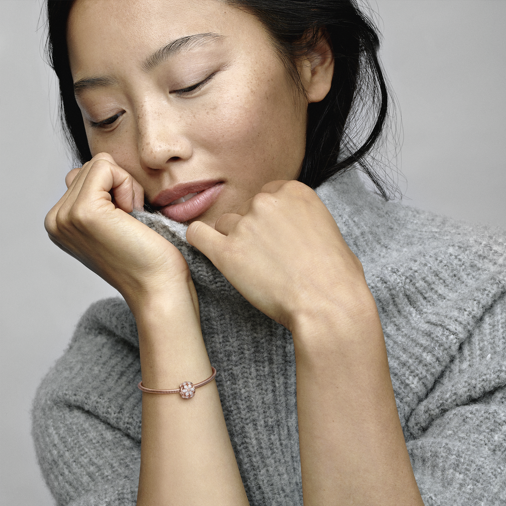 Pandora Timeless Sparkling Herbarium Cluster Round Charm