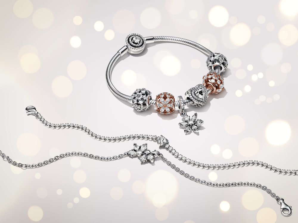 Pandora Timeless Sparkling Herbarium Cluster Round Charm