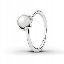 Silver ring with white freshwater cultured pearl